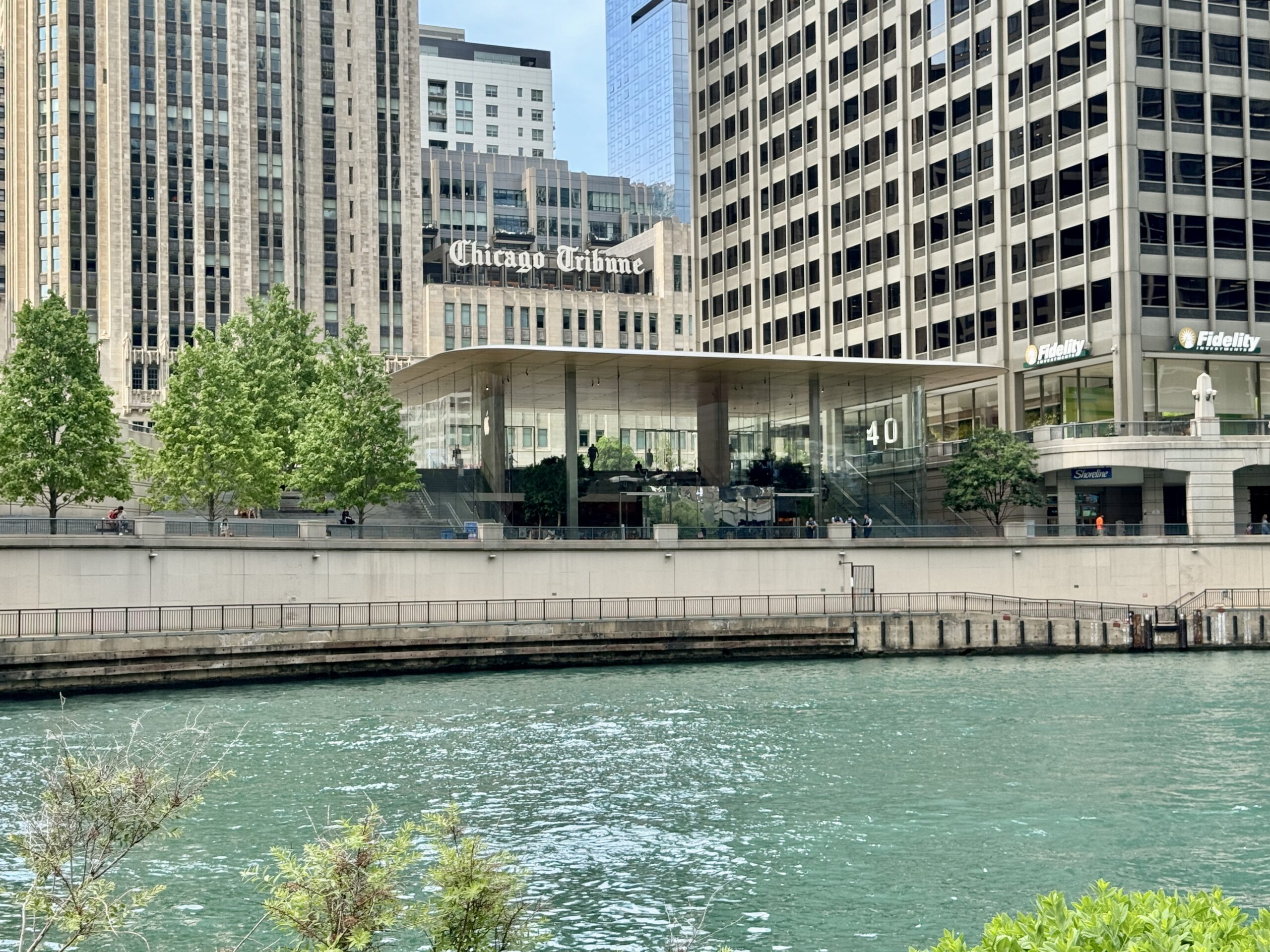 Apple Store glass storefront on the Chicago riverwalk