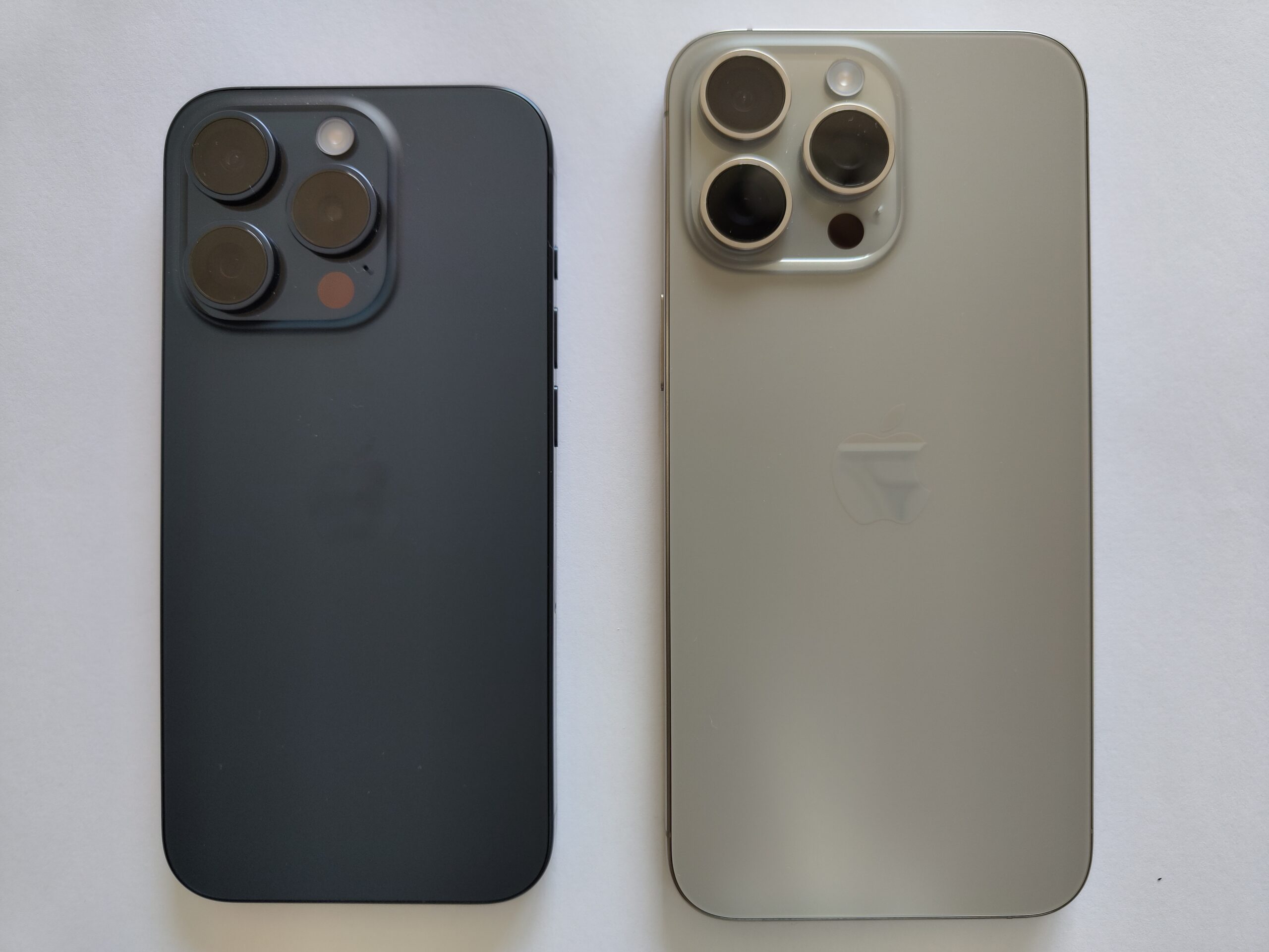 Two iPhone 15 Pro models side by side, showing devices that can share Focus status