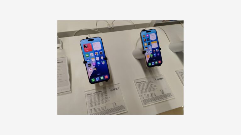 iPhone 16 Pro and Pro Max on display showing the home screen and Notes app icon